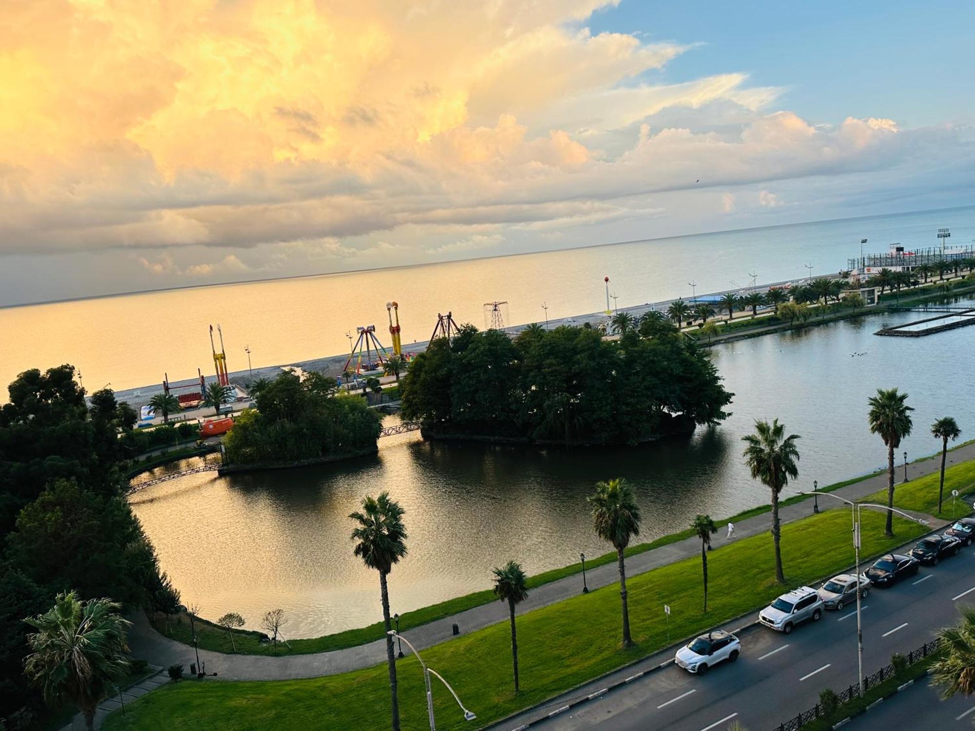 Dream View In Orbi City In Батуми Екстериор снимка